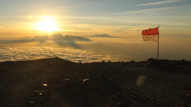 foto sunrise gunung semeru