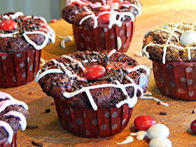 How to make red velvet brownie cupcakes for Valentine's Day! #redvelvetlove #ad