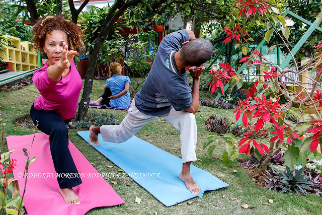 El yoga crece en Cuba