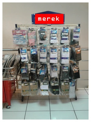 +Foto display kaos kaki, +Cara display kaos kaki menarik, +Rak display kaos kaki