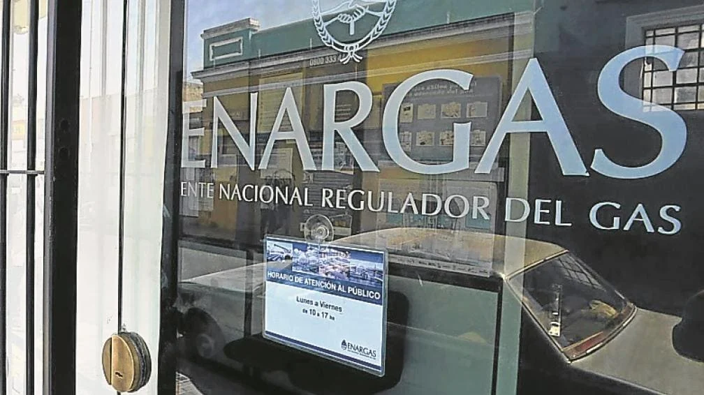 Transportistas y distribuidoras de gas deberán pagar $ 528,28 millones para financiar al Enargas