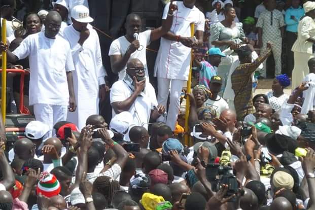 Photos of "Injured" Governor Fayose addressing Ekiti people at the Government House