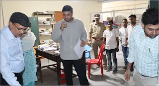 #JaunpurNews : डीएम ने जिला निर्वाचन कार्यालय का किया निरीक्षण | #NayaSaveraNetwork