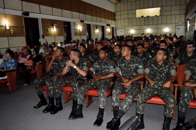 http://www.blogdofelipeandrade.com.br/2016/01/exercito-brasileiro-se-une-guerra.html