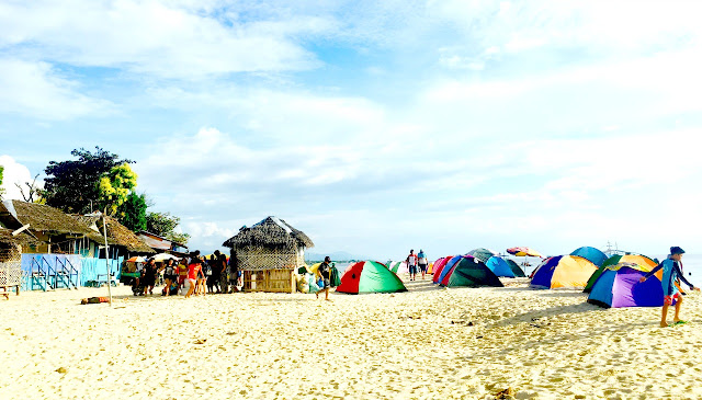 How to go to Basdaku White Beach in Moalboal Cebu. Basdaku beach or White beach is one of the best beaches in Cebu south. Learn how to get there.