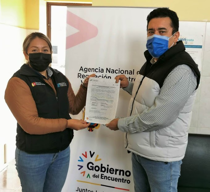  ARCSA ENTREGA CERTIFICADO DE BUENAS PRÁCTICAS A LABORATORIO DE GASES MEDICINALES EN PICHINCHA