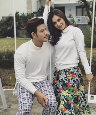 Gaya foto romantis bareng pacar terbaru