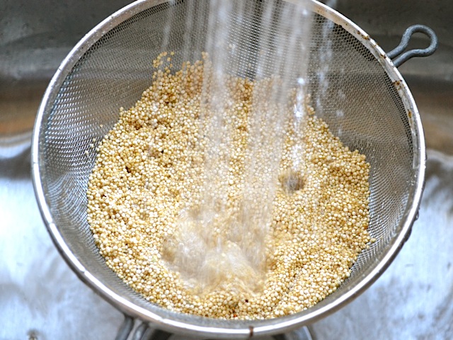 rinse quinoa