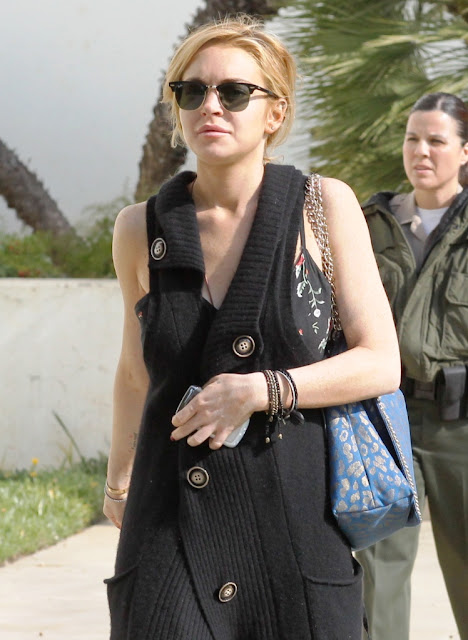 hot celebrities pics lindsay lohan sexy pics at Santa Monica Courthouse