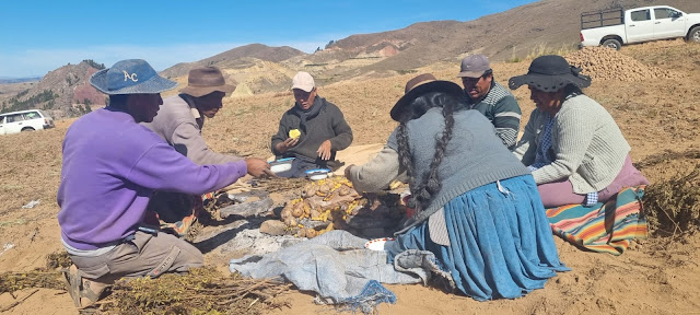 Vielen Dank, dass uns die Familie Rojas Clemente eingeladen hat das Huathia zu essen. Potosí - Bolivien.