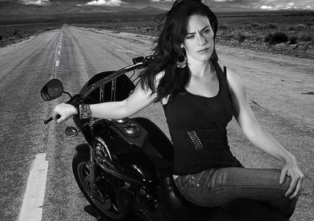  Dr Tara Knowles played by Maggie Siff who was also on Mad Men for a 