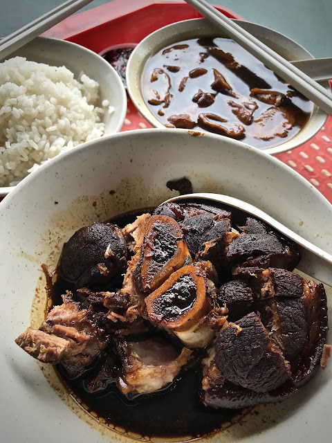 Feng Xiang Bak Kut Teh (豐香肉骨茶), braised pig's trotters