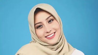 Awkarin Banjir Pujian Karena Gunakan Hijab