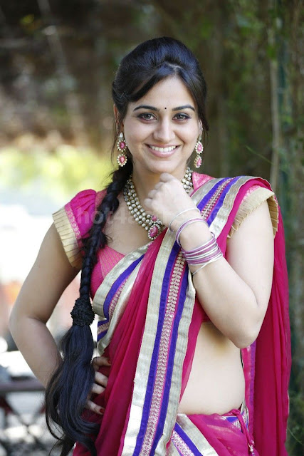 Tamil actress Aksha Latest navel pics in Saree