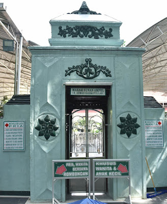 Gerbang Makam Sunan Ampel