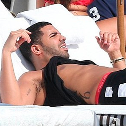 Foto do Drake sem camisa