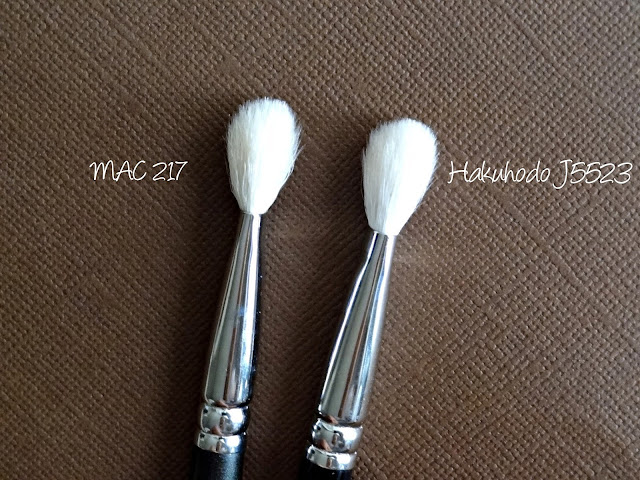 Hakuhodo J5523 Round & Flat Eye Shadow Brush Compared to MAC 217