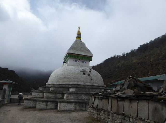 stupa nel villaggio di Khumjung 