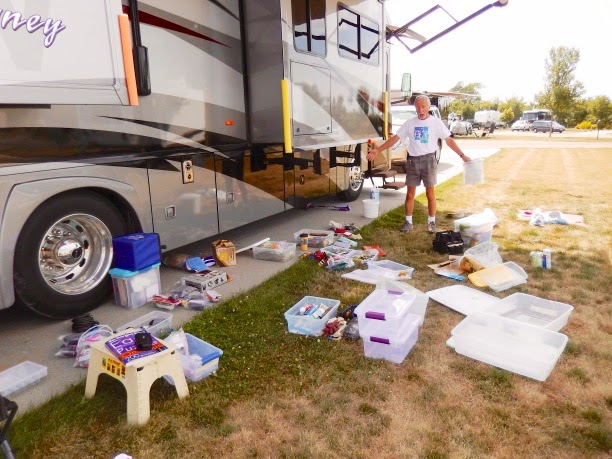 TryingtoOrganizeStorageBetter-3-2013-08-17-10-20.jpg