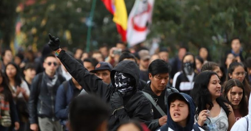 Masiva marcha de estudiantes en Chile para exigir mejoras en el sector educación