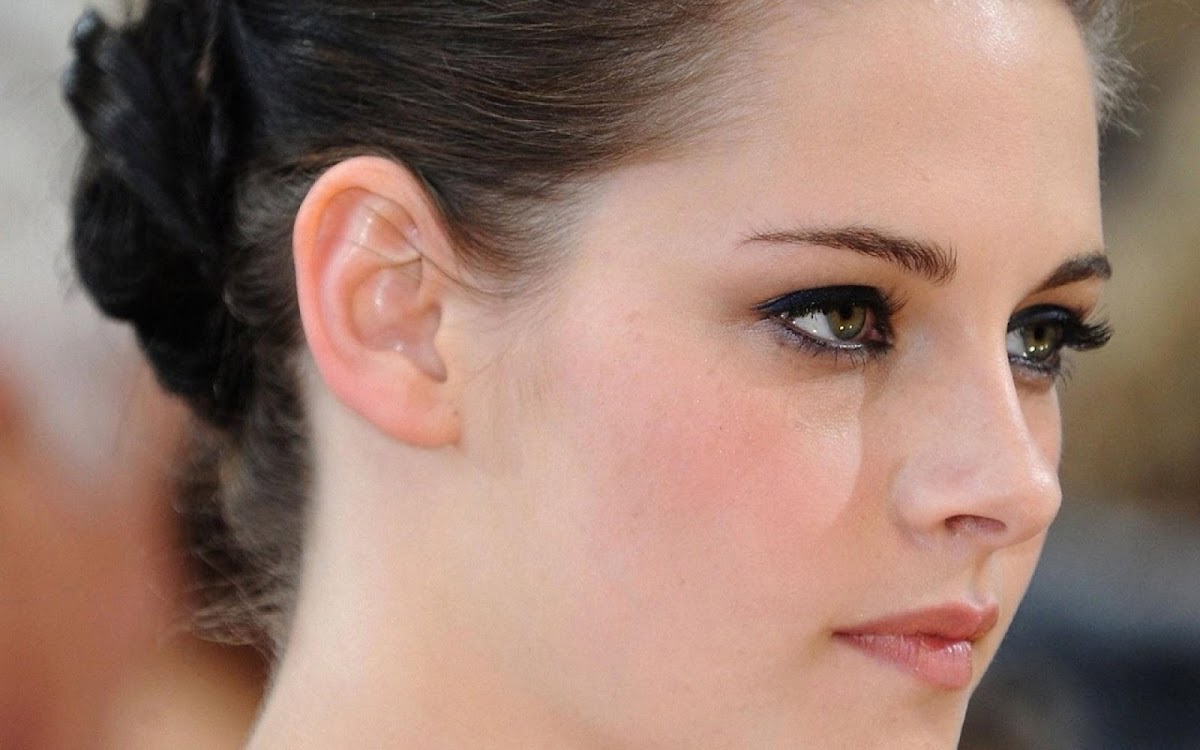 Kristen Stewart Widescreen HD Wallpaper