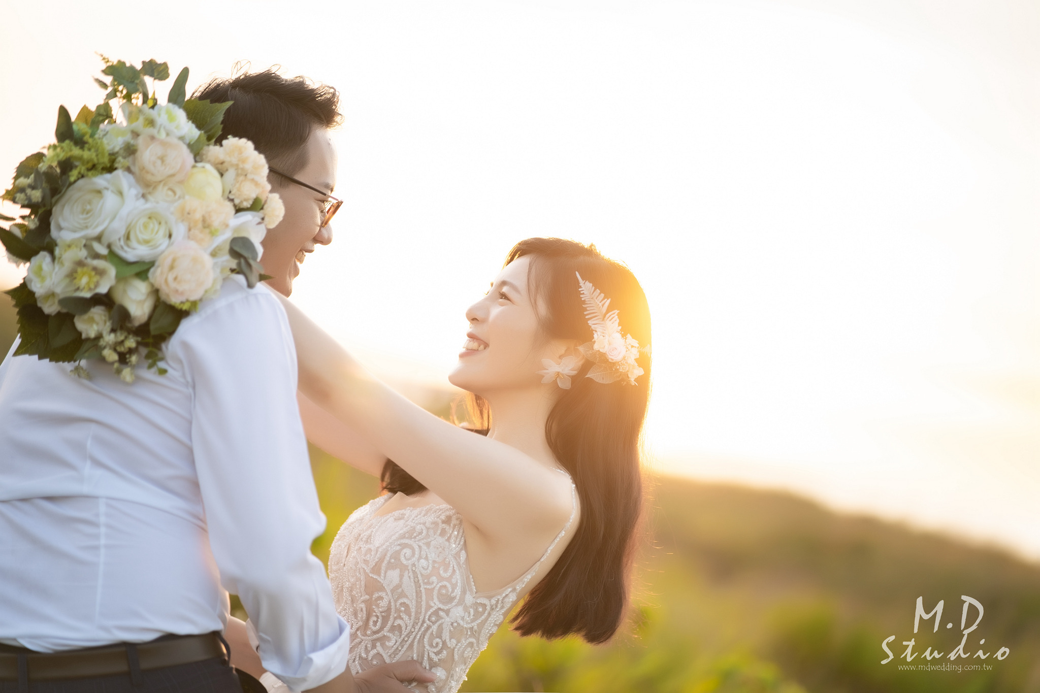 輕婚紗方案 國內婚紗 浪漫風格 海邊夕陽婚紗 陽明山 逆光婚紗 台北婚紗推薦 輕新文青