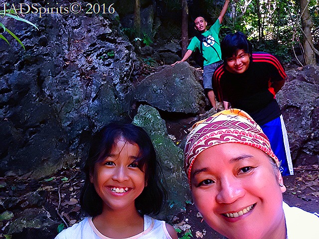 Going down from the cave at Minalungao National Park