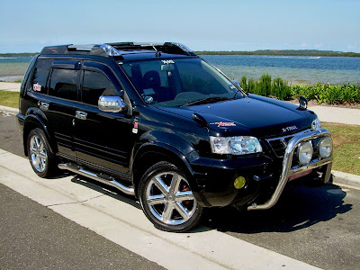 Modifikasi Mobil Nissan X-Trail Hitam