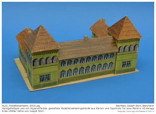 NLJS_Modelleisenbahn_0001-0015.jpg; Nachlass Joseph Stoll, Bensheim; Handgefertigte und mit Aquarellfarben gestaltete Modelleisenbahngebäude aus Karton und Sperrholz für eine Märklin H0-Anlage Ende 1940er Jahre von Joseph Stoll; Fotografie: Frank-Egon Stoll-Berberich 2017.