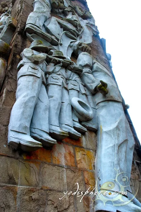 Sculpture depicting the execution of Jose Rizal