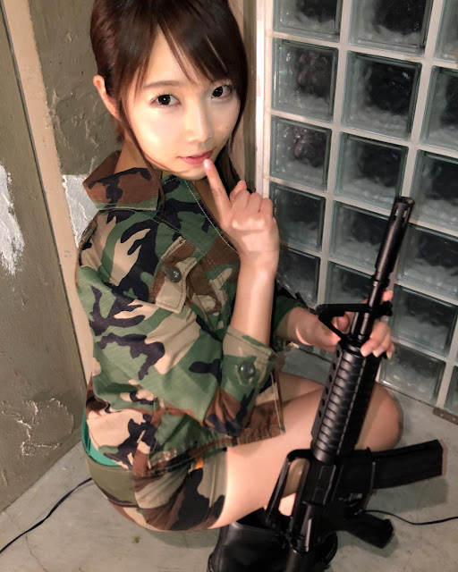 Toda Makoto – Cute Japanese Girls With Guns