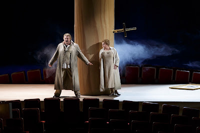 Wagner: The Ring - Semperoper, Dresden - Peter Seiffert (Siegmund), Elena Pankratova (Sieglinde) (Photo © Klaus Gigga)