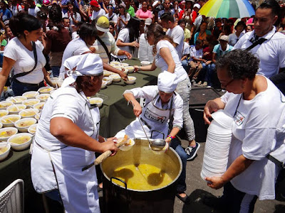 Igreja alimenta milhares em meio à crise na Venezuela