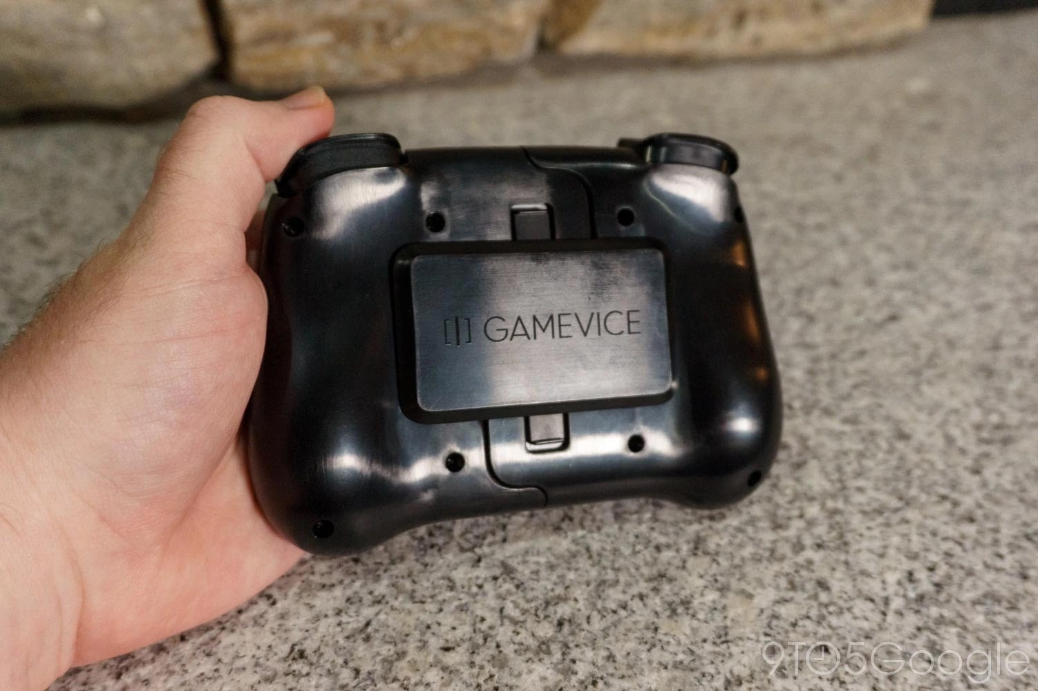 Kompakt formda Gamevice Flex'in arkası