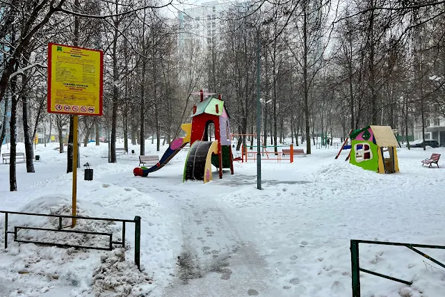 улица Удальцова, дворы, детская площадка