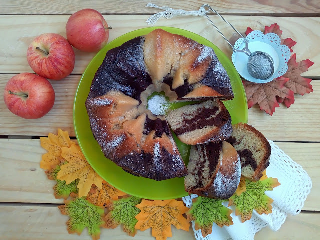 Bundt cake marmolado de manzana y chocolate en CrockPot. Bizcocho, olla de cocción lenta, desayuno, merienda, postre, horno, otoño, sencillo, fácil, jugoso, tierno, esponjoso. Cuca