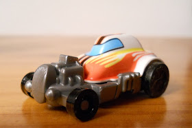 coche miniatura kinder sorpresa