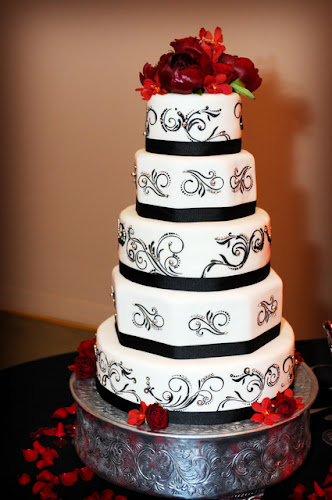 Beautiful Black White and Silver Wedding Cake Five tiers octagonal cake 