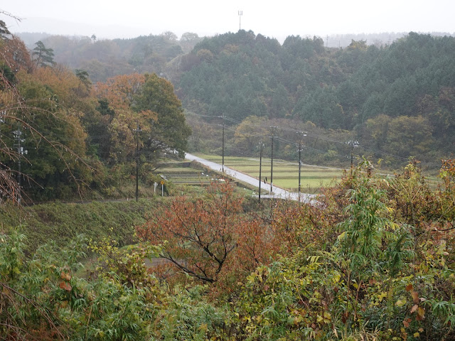 鳥取県米子市淀江町本宮 淀江どんぐり村 駐車場から降りる