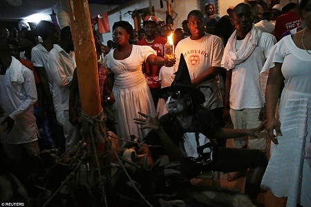 Day of the Dead: See Voodoo Practitioners Performing Rituals to Appease Spirits in Haiti (Terrifying Photos)