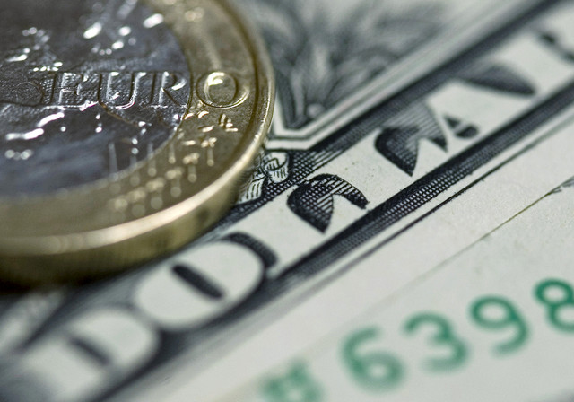 Το ευρώ προς την έξοδο, έρχεται η ζώνη δολαρίου