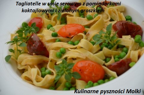 Tagliatelle w sosie serowym z pomidorkami koktajlowymi i zielonym groszkiem