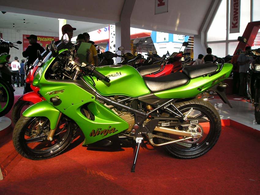 Kawasaki Ninja 150 2tak 2011 akan dihentikan produksinya 
