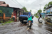 Akibat Curah Hujan yang Tinggi Beberapa Ruas Jalan di Tembilahan Terendam Banjir