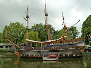 Left: The pirates' ship in the theme park.