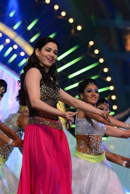 tamanna hot armpit show while dance 