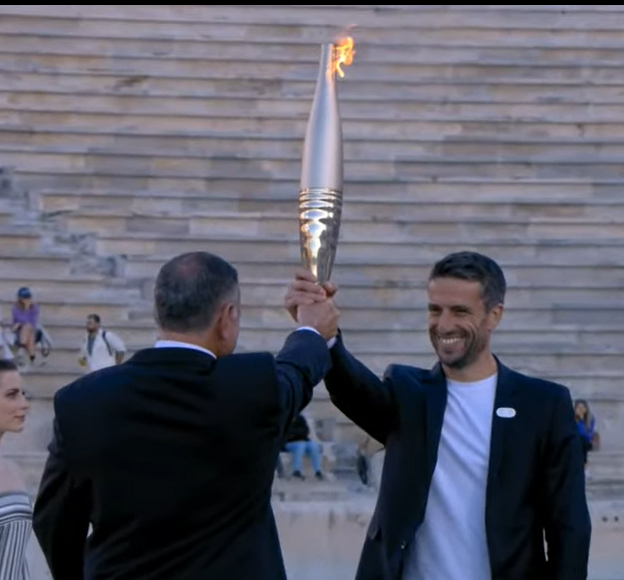 RUMO A MARSELHA!!! Paris 2024 recebe em Atenas a chama olímpica