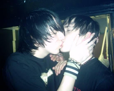 emo kissing pictures