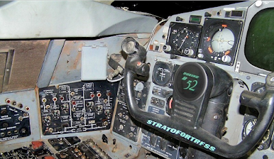 Boeing B-52H Stratofortress - Cockpit