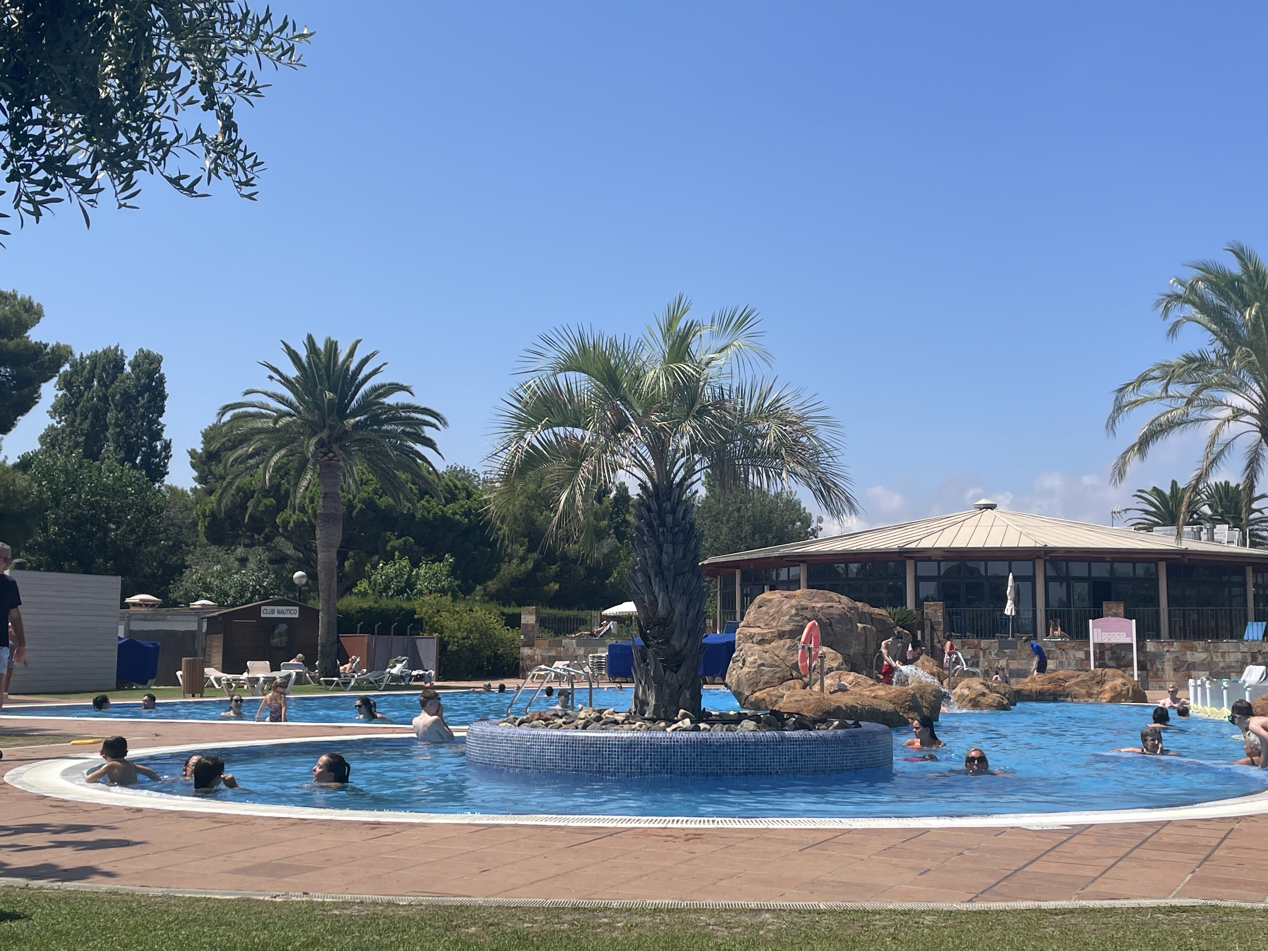 splash park pool at estival el dorado